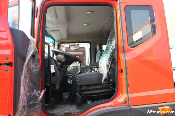 Dongfeng Duolika D9 Value Edition 220hp 4X2(6 wheels) 6.8m Stake Truck Cab (2) | 86Trucks