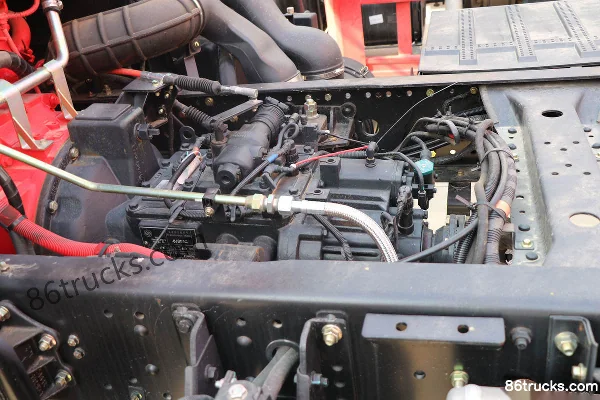 Dongfeng Duolika D9 Value Edition 220hp 4X2(6 wheels) 6.8m Stake Truck Chassis (3) | 86Trucks