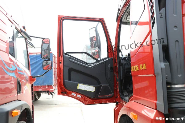 FAW Jiefang J6L Medium Truck Elite Edition (Green Transport) 260hp 4X2(6 wheels) 6.75m Barn Type Cargo Truck (China VI) Cab (1) | 86Trucks