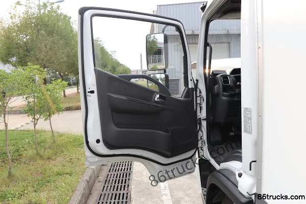 Dongfeng Kaipute Nebula K6 160 hp 4X2(6 wheels) 4.09m refrigerated truck (China VI) Cab (1) | 86Trucks