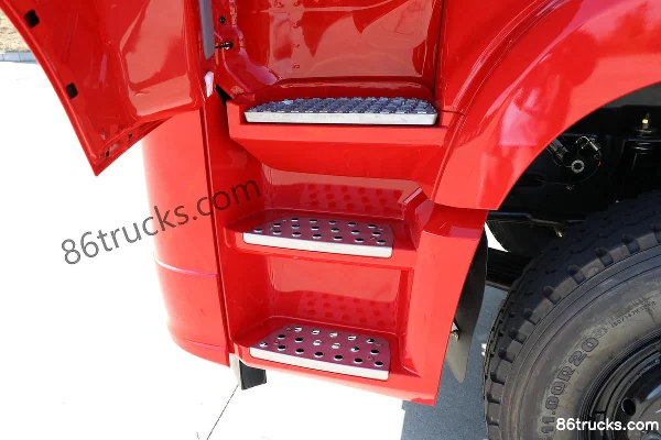 Sanhuan Shitong Haolong Luxury Edition 230hp 6X2(8 wheels) 6.2m Side Panel Cargo Truck Cab (2) | 86Trucks