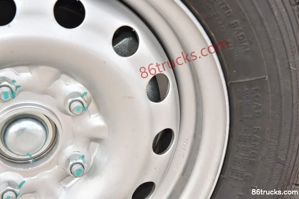 Yema MINI Card Trendy Edition 91 hp 4X2(6 wheels) 2.71 m Single Row Stake Micro Truck (China VI) Chassis (3) | 86Trucks