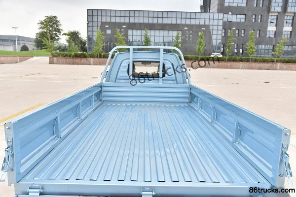Yema MINI Card Trendy Edition 91 hp 4X2(6 wheels) 2.71 m Single Row Stake Micro Truck (China VI) Body (3) | 86Trucks
