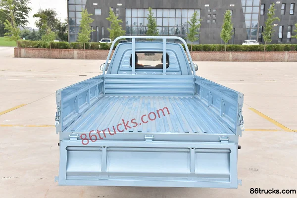 Yema MINI Card Trendy Edition 91 hp 4X2(6 wheels) 2.71 m Single Row Stake Micro Truck (China VI) Body (2) | 86Trucks