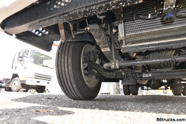 FAW Jiefang Lingtu 160 hp 4X2(6 wheels) 4.85m Half-Cab Flatbed Light Truck (Wide Body) (China VI) Chassis (2) | 86Trucks