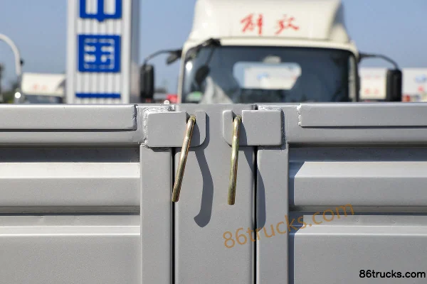 FAW Jiefang Lingtu 160 hp 4X2(6 wheels) 4.85m Half-Cab Flatbed Light Truck (Wide Body) (China VI) (3) | 86Trucks