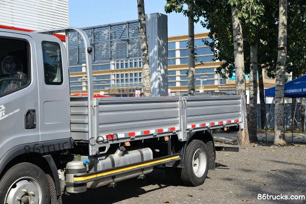 FAW Jiefang Lingtu 160 hp 4X2(6 wheels) 4.85m Half-Cab Flatbed Light Truck (Wide Body) (China VI) (1) | 86Trucks