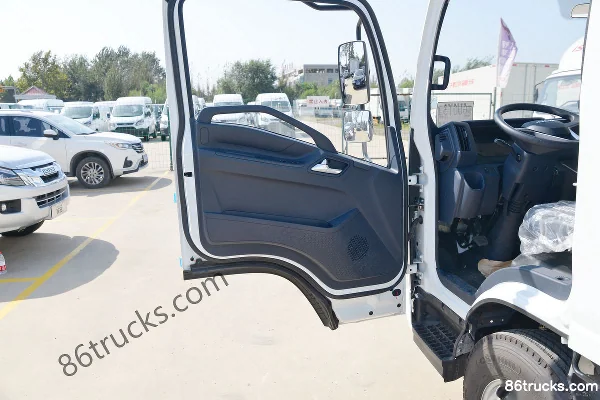 Jiangxi Isuzu Yifang EC5 Flagship 116hp 4X2(6 wheels) 4.155m single-row flatbed light truck (hydraulic brake) Cab (2) | 86Trucks