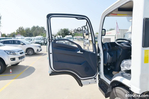 Jiangxi Isuzu Yifang EC5 Flagship 116hp 4X2(6 wheels) 4.155m single-row flatbed light truck (hydraulic brake) Cab (1) | 86Trucks