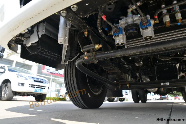 Jiangxi Isuzu Yifang EC5 Flagship 116hp 4X2(6 wheels) 4.155m single-row flatbed light truck (hydraulic brake) Chassis (2) | 86Trucks