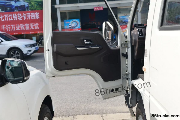 JMC New Shunda 116hp 4X2(6 wheels) 3.19m Double Row Refrigerated Truck (China VI) (XueLian Cold Chain Brand) Cab (2) | 86Trucks