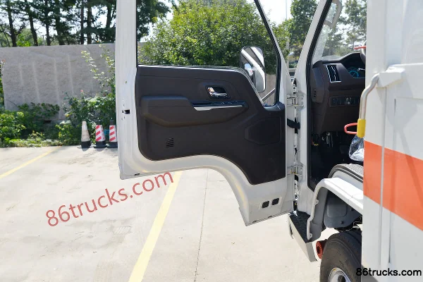 JMC New Shunda Narrow Body 116hp 4X2(6 wheels) 4.1m Gas Cylinder Transport Truck (China VI) Cab (2) | 86Trucks