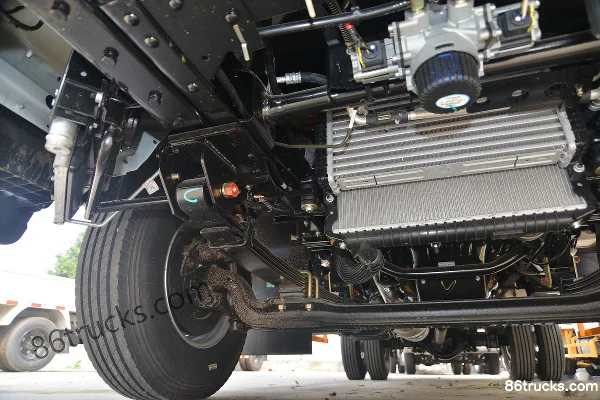 JMC Kaiyun Powerful Edition 129 hp 4X2(6 wheels) 4.06m Refrigerated Truck (Luquan) Chassis (3) | 86Trucks