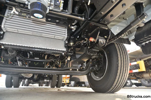JMC Kaiyun Powerful Edition 129 hp 4X2(6 wheels) 4.06m Refrigerated Truck (Luquan) Chassis (2) | 86Trucks