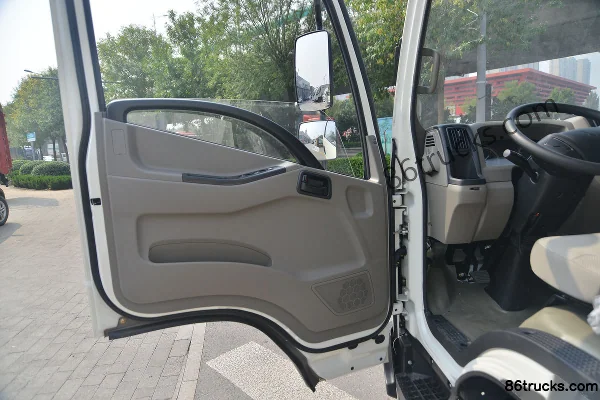 JMC Kaiyun Powerful Edition 129 hp 4X2(6 wheels) 4.06m Refrigerated Truck (Luquan) Cab (1) | 86Trucks