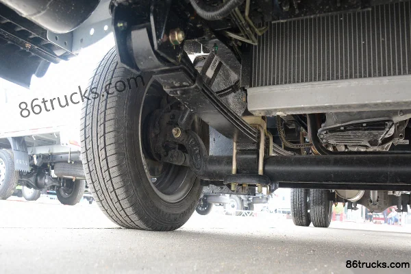 Tangjun Ouling Jinlika II 129 ch 4X2(6 roues) camion porteur à ridelles 3,7 m cabine simple (rapport de pont 4,875) Châssis (2) | 86Trucks