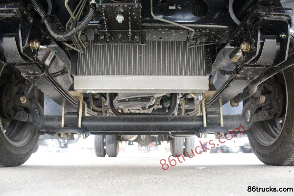 Tangjun Ouling Jinlika II 129 ch 4X2(6 roues) camion porteur à ridelles 3,7 m cabine simple (rapport de pont 4,875) Châssis (1) | 86Trucks