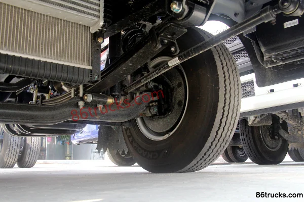Sinotruk HOWO Hanjiang 150 hp 4X2(6 wheels) 4.15m single-row flatbed light truck Chassis (3) | 86Trucks