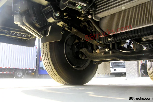 Sinotruk HOWO Hanjiang 150 hp 4X2(6 wheels) 4.15m single-row flatbed light truck Chassis (2) | 86Trucks