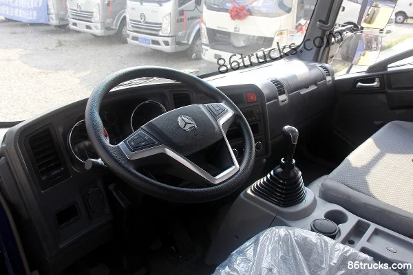 Sinotruk HOWO Hanjiang 150 hp 4X2(6 wheels) 4.15m single-row flatbed light truck Cab (2) | 86Trucks