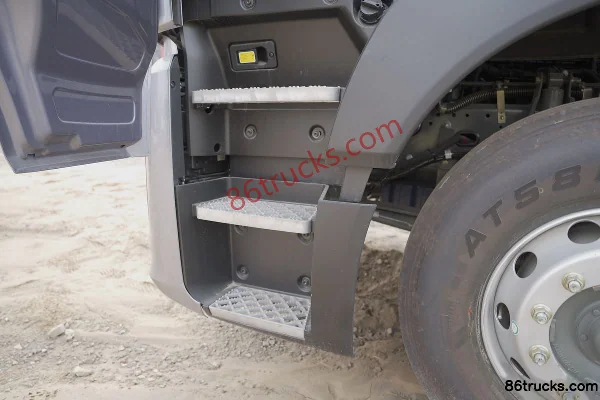 Sinotruk HOWO TH7 Heavy Truck 480 hp 6X4(10 wheels) Tractor Truck Cab (2) | 86Trucks