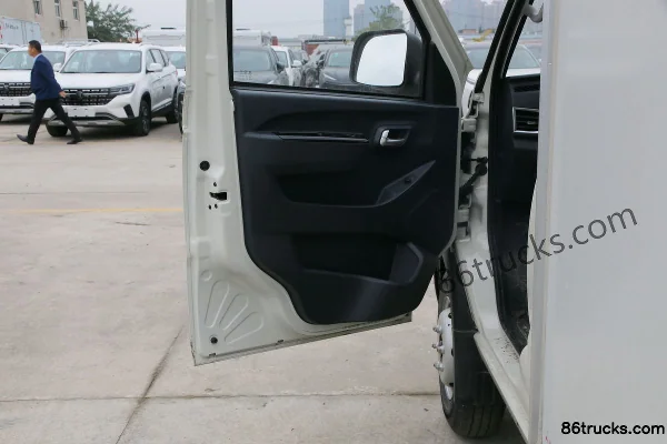 Foton Xiangling V3 Luxury Type 1.6L 122hp 4X2(6 wheels) Gasoline 3.7m Single Row Van Mini Truck Cab (3) | 86Trucks