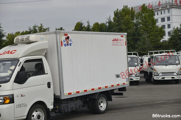 JAC Kaida X5 120 hp 4X2(6 wheels) 3.5m Refrigerated Truck (China VI) Body (2) | 86Trucks