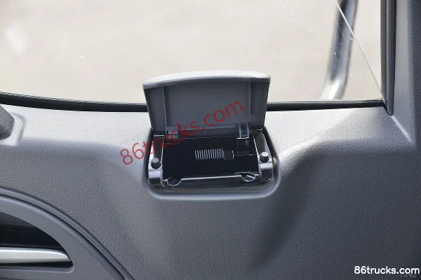 JAC Junling V5 140hp 4X2(6 wheels) 3.37m half-cab flatbed light truck (3) | 86Trucks