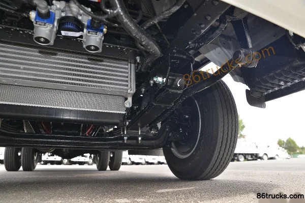 JAC Junling V5 140hp 4X2(6 wheels) 3.37m half-cab flatbed light truck Chassis (3) | 86Trucks