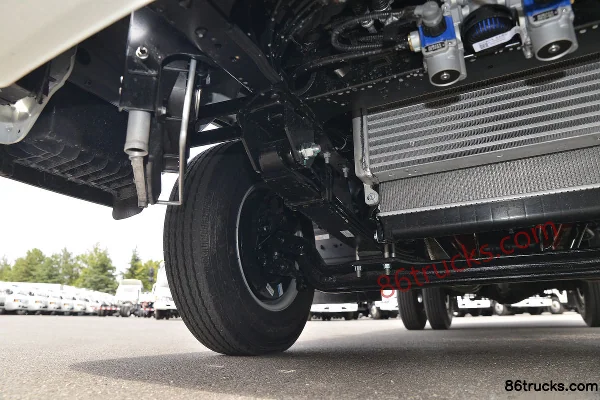 JAC Junling V5 140hp 4X2(6 wheels) 3.37m half-cab flatbed light truck Chassis (2) | 86Trucks