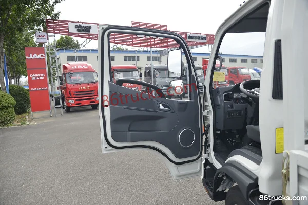 JAC Junling V5 137 ch 4X2(6 roues) camion léger plateau à cabine simple 4,18 m (1) | 86Trucks