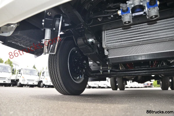 JAC Junling V5 137 ch 4X2(6 roues) camion léger plateau à cabine simple 4,18 m Châssis (2) | 86Trucks