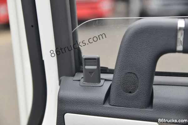 JAC Kangling H3 95 hp 4X2(6 wheels) 3.7 m Single Row Box Light Truck (China VI) Cab (3) | 86Trucks