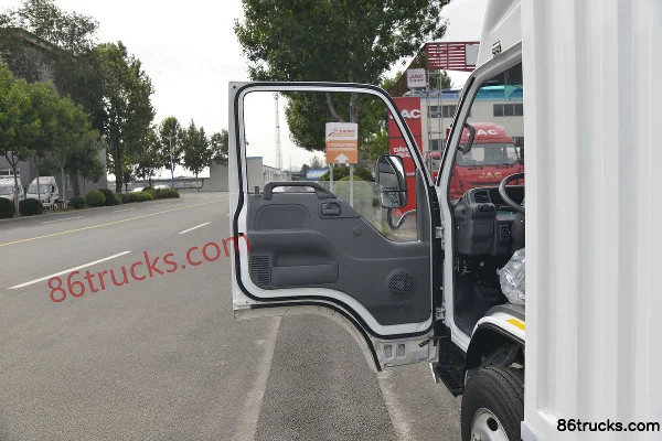 Qingling Isuzu 100P 120 hp 4X2(6 wheels) 4.25m single row van light truck (China VI) Cab (1) | 86Trucks