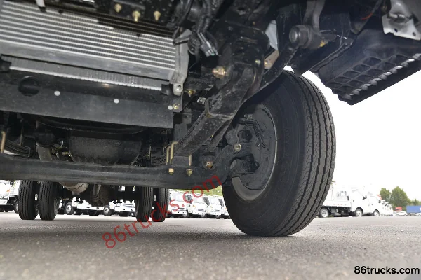 Qingling Isuzu 100P 120 hp 4X2(6 wheels) 4.25m single row van light truck (China VI) Chassis (3) | 86Trucks