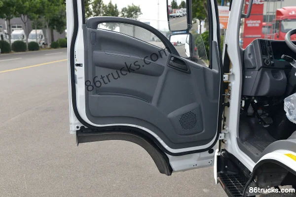 Qingling Isuzu KV100 120 hp 4X2(6 wheels) 4.13m Single Row Van Light Truck (China VI) Cab (2) | 86Trucks