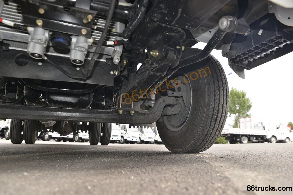 Qingling Isuzu KV100 120 hp 4X2(6 wheels) 4.13m Single Row Van Light Truck (China VI) Chassis (3) | 86Trucks