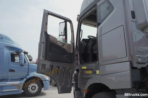 JAC Gallop K7 heavy truck 490 hp 8X4(12 wheels) 9.3m AMT automatic stake cargo truck (China VI) Cab (1) | 86Trucks