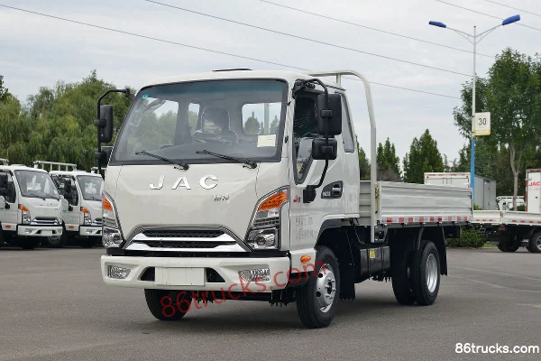 JAC Kangling J3 135hp 4X2(6 wheels) 3.37m Semi-row Flatbed Light Truck (China VI) Exterior (3) | 86Trucks