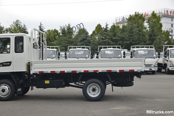 JAC Kangling J3 135hp 4X2(6 wheels) 3.37m Semi-row Flatbed Light Truck (China VI) Body (2) | 86Trucks