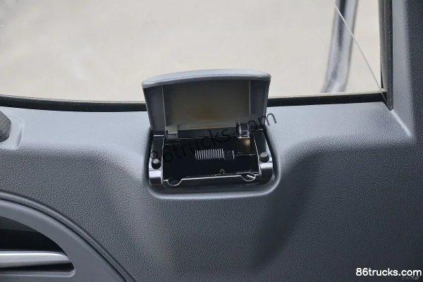 JAC Shuailing E Medium 130 hp 4X2(6 wheels) 4.22m Single-row Cage Light Truck (China VI) Cab (3) | 86Trucks