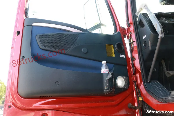 Sinotruk HOWO T7H heavy truck 440 hp 6X4(10 wheels) tractor truck (12-speed) Cab (2) | 86Trucks
