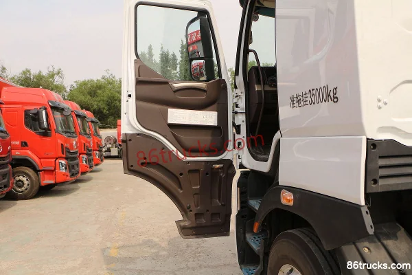Dongfeng Liuqi Chenglong H7 Heavy Truck 3.0 Version 520 hp 4X2(6 wheels) AMT Automatic Tractor Truck (China VI) Cab (1) | 86Trucks