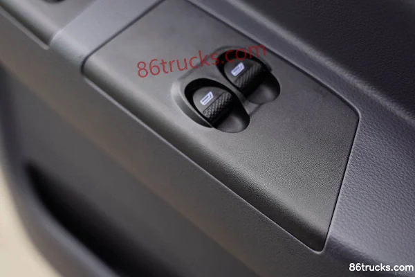 NanJun Ruijie D30G 4.1m Single Row Pure Electric Van Light Truck 98.04kWh 4X2(6 wheels) Interior (3) | 86Trucks