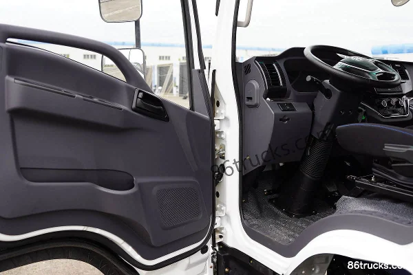 NanJun Ruijie D30G 4.1m Single Row Pure Electric Van Light Truck 98.04kWh 4X2(6 wheels) Interior (1) | 86Trucks