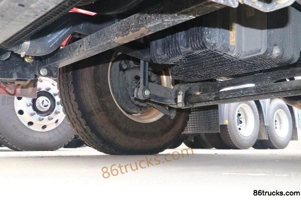 Foton Auman EST 6 Series Heavy Truck Cross-country Edition 530hp 6X4(10 wheels) LNG Tractor Truck (16-speed) Chassis (2) | 86Trucks