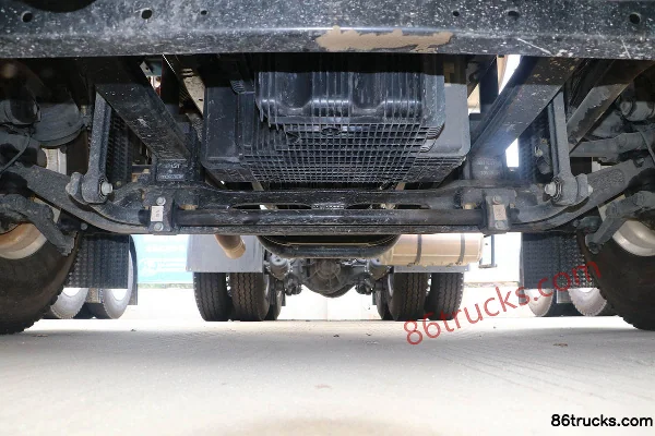 Foton Auman EST 6 Series Heavy Truck Cross-country Edition 530hp 6X4(10 wheels) LNG Tractor Truck (16-speed) Chassis (1) | 86Trucks