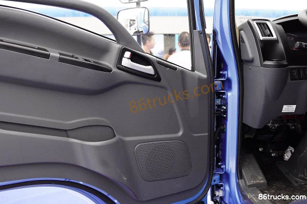 SHACMAN Light Truck Delong K3000 4.18m Pure Electric Van Light Truck (Hydraulic Brake) 81.14kWh 4X2(6 wheels) Interior (1) | 86Trucks