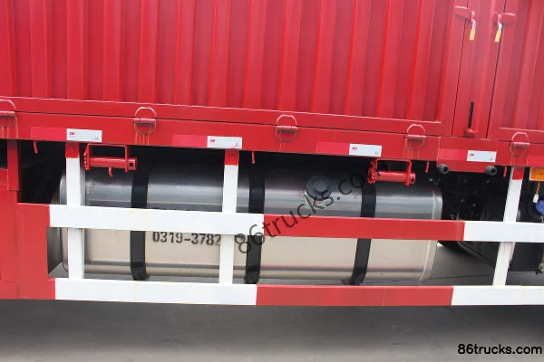Foton Auman GTL 9 Series Heavy Truck Zhixiang Edition Standard Load 300 hp 6X2(8 wheels) 8m Stake Truck (440 Rear Axle) Body (2) | 86Trucks