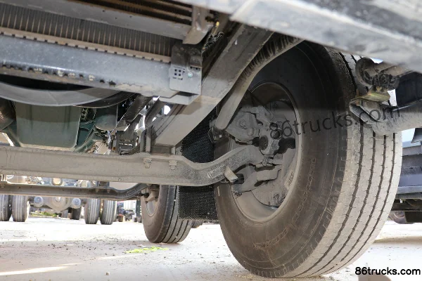 FAW Jiefang Qingdao JK6 Medium Truck 220 hp 4X2(6 wheels) 6.75m Stake Truck (China VI)(378 rear axle) Chassis (2) | 86Trucks